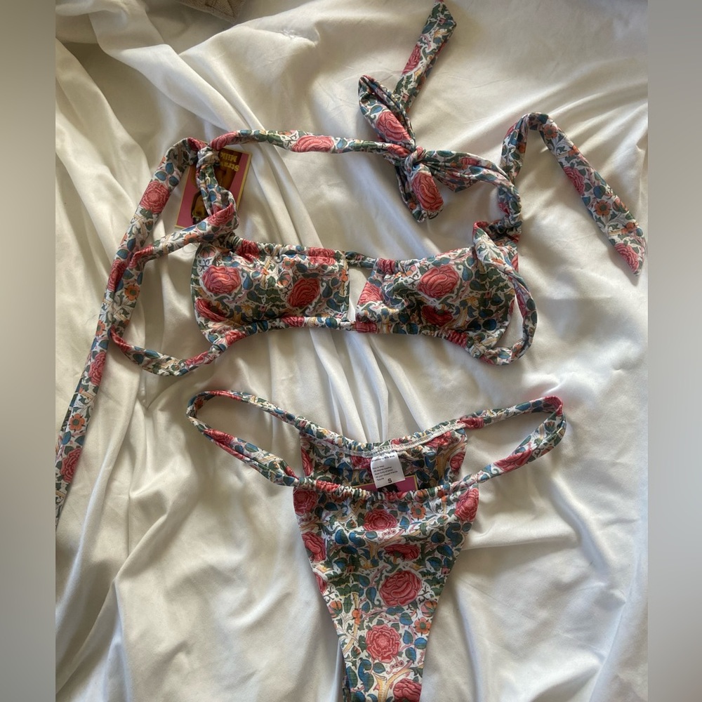 NWT Lemon Vine Strawberry MilkMob bikini set